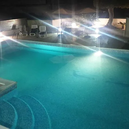117 Con Piscina فيلة سانتا كروتْشّي كاميرينا