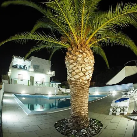 117 Con Piscina فيلة سانتا كروتْشّي كاميرينا
